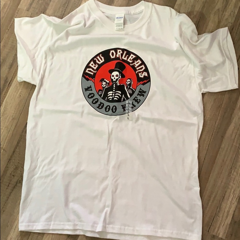 White tee